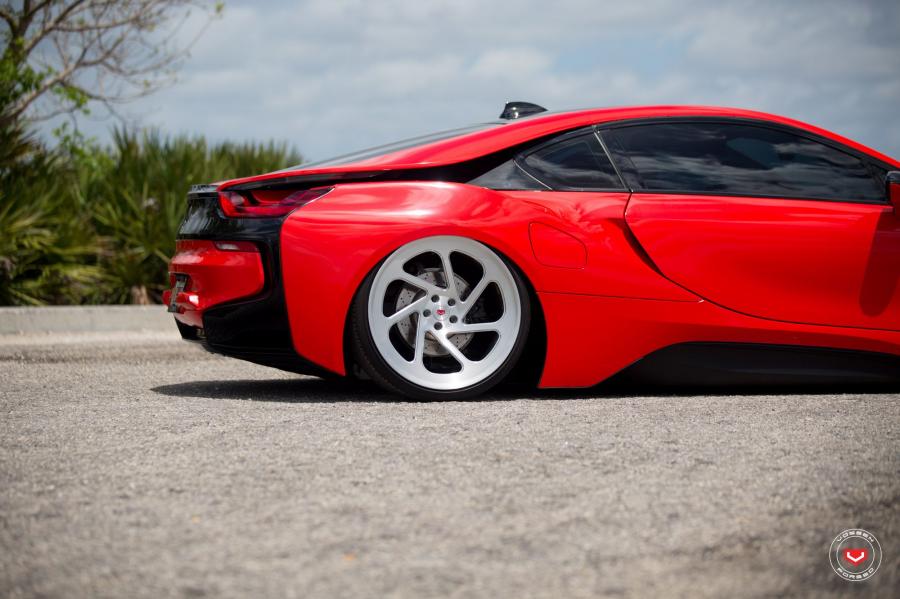 Детали экстерьера BMW i8 on Vossen Wheels (LC-108T) 2017 года  (фото 45 из 68)